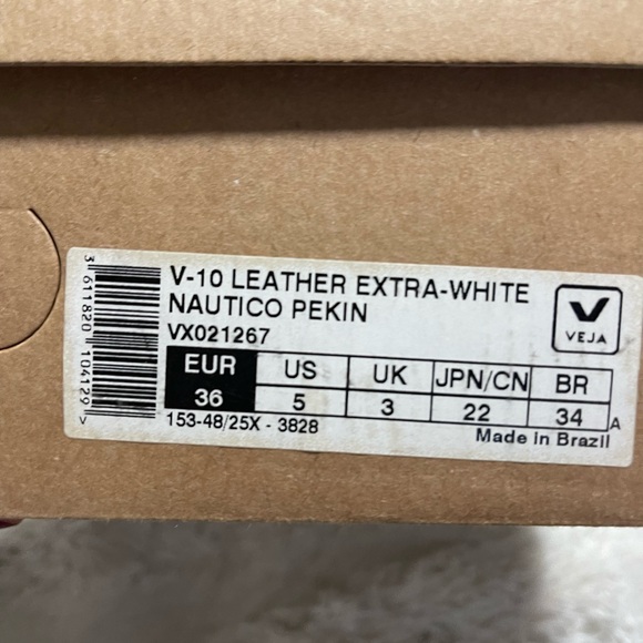 Leather veja, off white, blue,red. Looks like new and has only been used once! - Picture 6 of 7